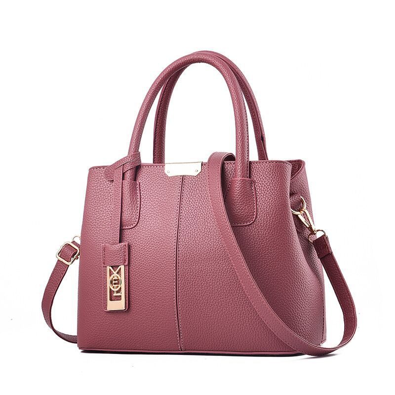 The 2021 new trendy women's handbag for middle-aged moms is fashionable, elegant and simple. It's a single-shoulder crossbody bag that goes well with women details Picture
