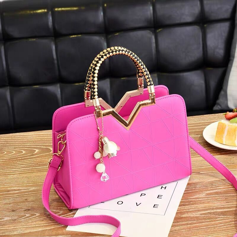 2021 New red wedding bag, suitable for brides and bridesmaids, large-capacity single-shoulder crossbody, simple mom's handbag details Picture
