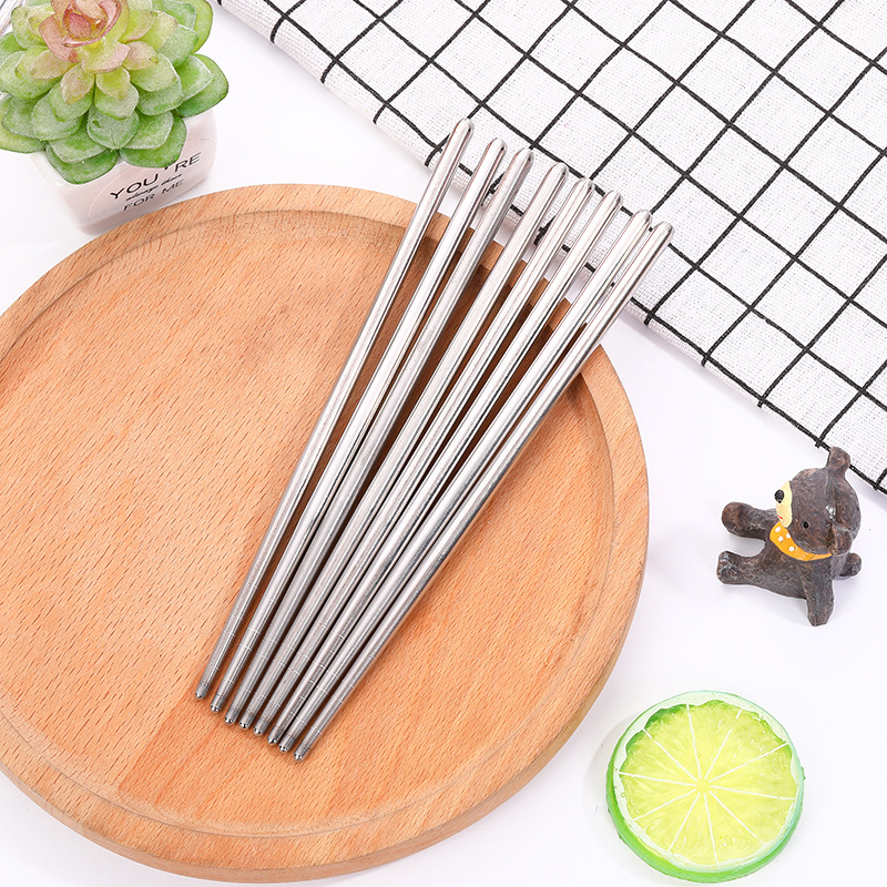 Factory direct sales of 18cm bare-bodied four pairs of steel chopsticks, one-yuan and two-yuan wholesale from street stalls Specification image