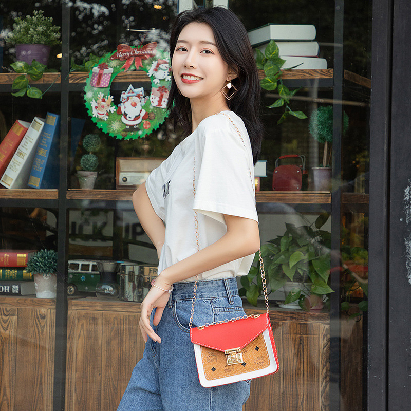 Women's bag 2021 new style English printed color-blocking lock chain small square bag, fashionable and casual phone bag in stock Application Scenario