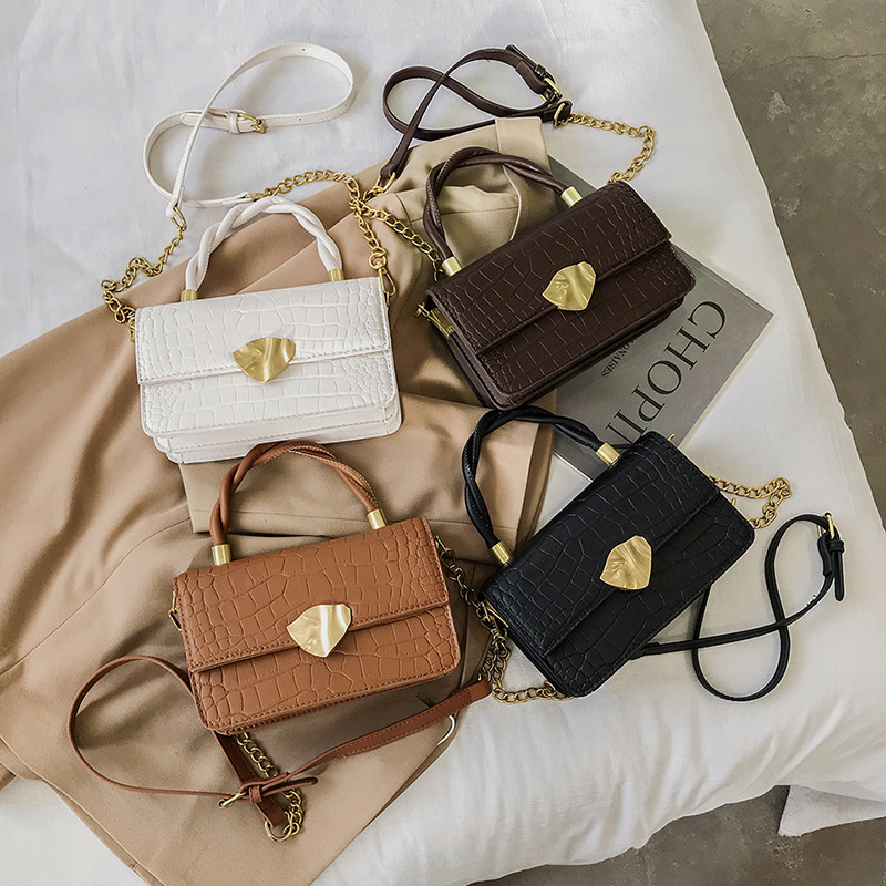 The new Spring/Summer 2021 trendy bag, a stylish single-shoulder crossbody bag for women, and a simple chain small square bag that is popular on Instagram details Picture