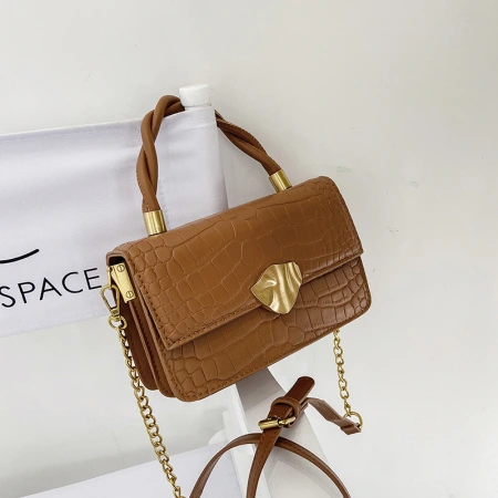 The new Spring/Summer 2021 trendy bag, a stylish single-shoulder crossbody bag for women, and a simple chain small square bag that is popular on Instagram The new Spring/Summer 2021 trendy bag, a stylish single-shoulder crossbody bag for women, and a simple chain small square bag that is popular on Instagram