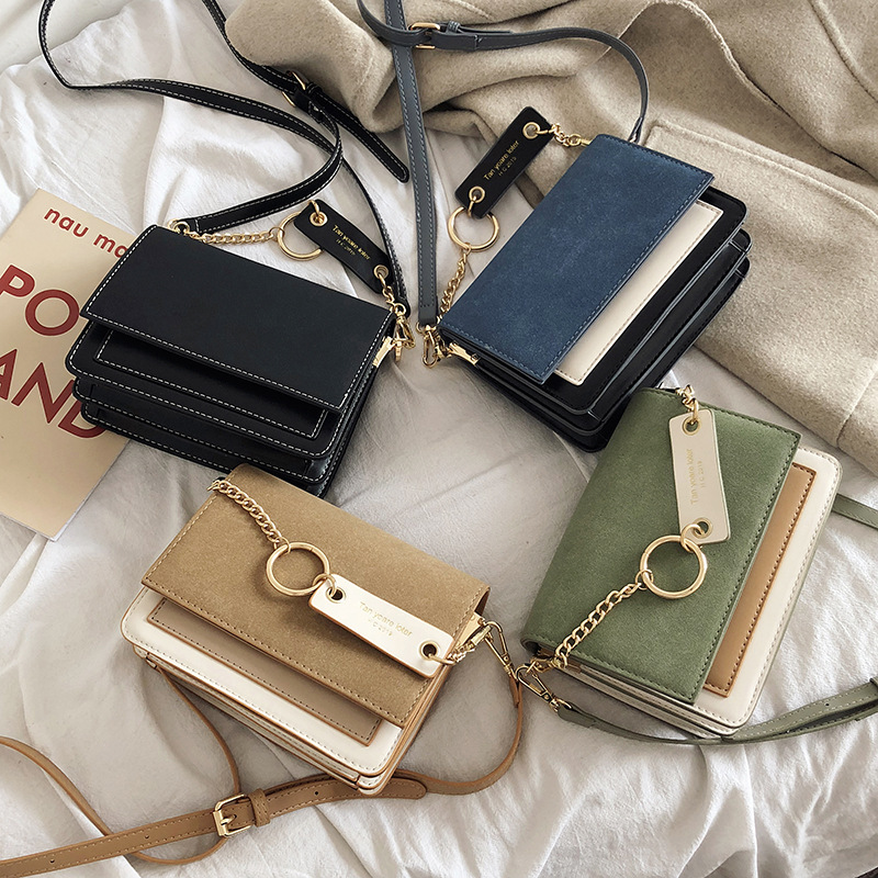 A 2022 new trendy Korean-style chain single-shoulder crossbody small square bag with a contrasting color, fashionable pu women's bag details Picture