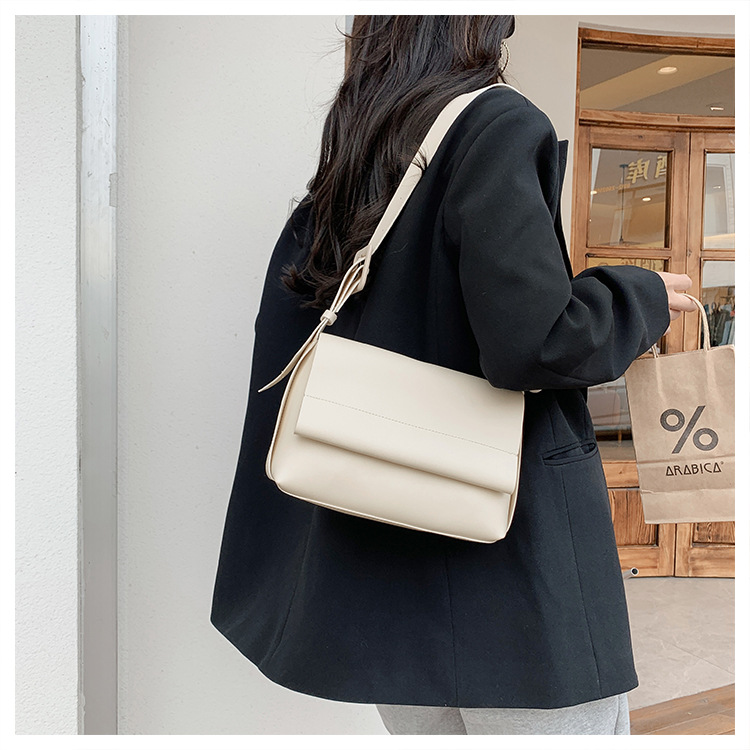 Simple women's leather casual Japanese retro bag, women's flip cover three-dimensional stylish trendy brand simple mature woman's shoulder bag Application Scenario