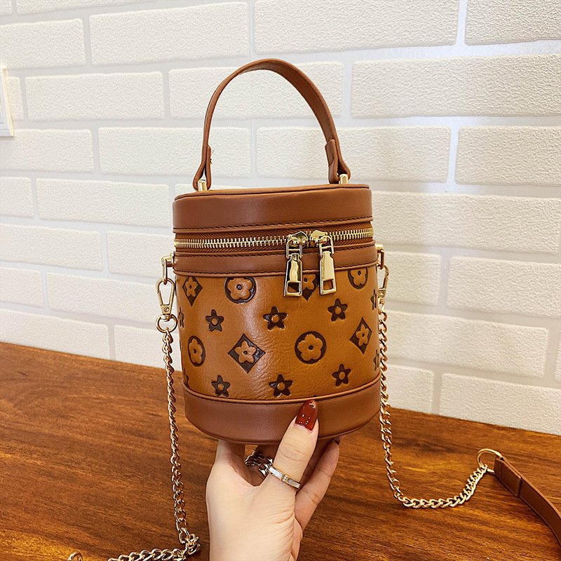 2021春季新款潮韩版圆筒女包单肩包网红迷你手提小包压花女包