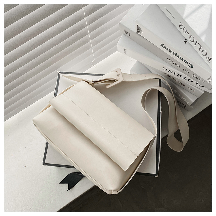 Simple women's leather casual Japanese retro bag, women's flip cover three-dimensional stylish trendy brand simple mature woman's shoulder bag