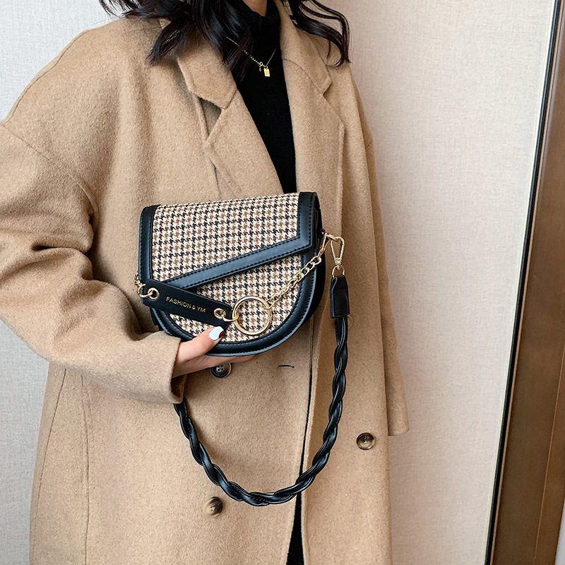 休闲简约2021新款单肩包女软面质感麻花带斜挎包春季都市潮流女包