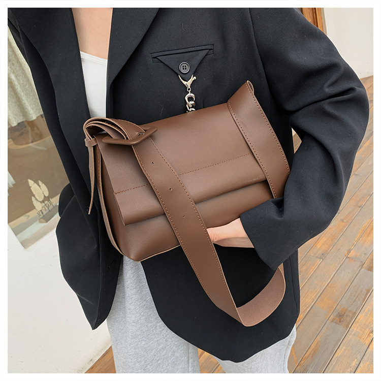 Simple women's leather casual Japanese retro bag, women's flip cover three-dimensional stylish trendy brand simple mature woman's shoulder bag Specification image