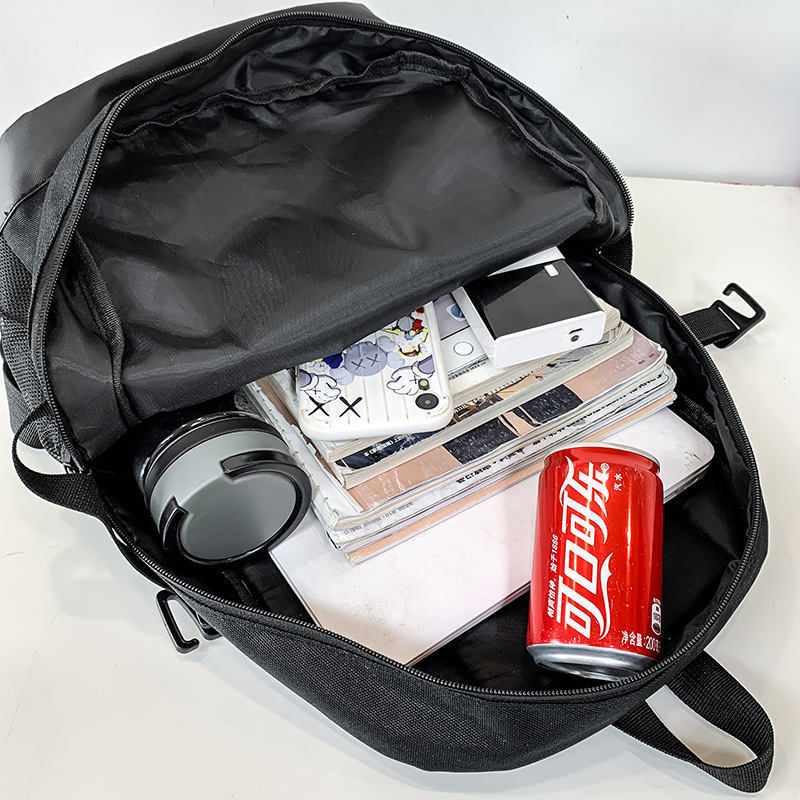 2021 Korean version fashionable couple style cartoon print cool backpack, large-capacity trendy schoolbag for junior and senior high school students Application Scenario