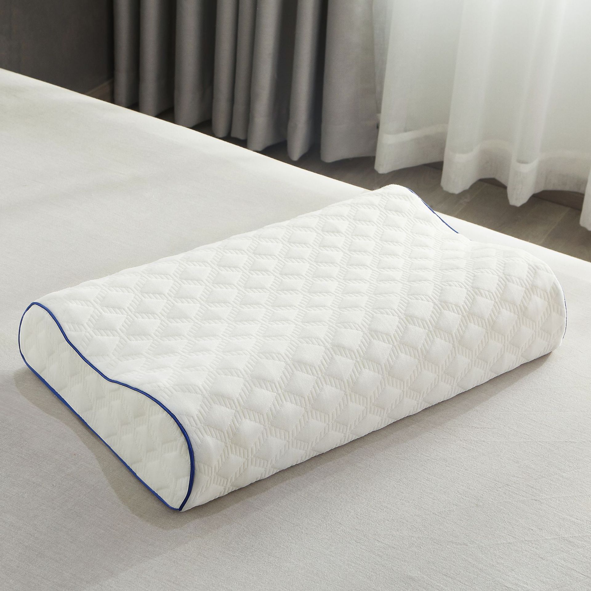 厂家直供天然乳胶枕 大颗粒高低按摩枕 支持贴牌定做 OEM代工