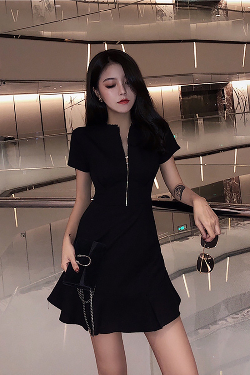 The new social design fishtail dress is slimming in summer. It's a French retro style. Yamamoto is super fairy-like. Hepburn's little black dress is a trendy women's wear Item Picture