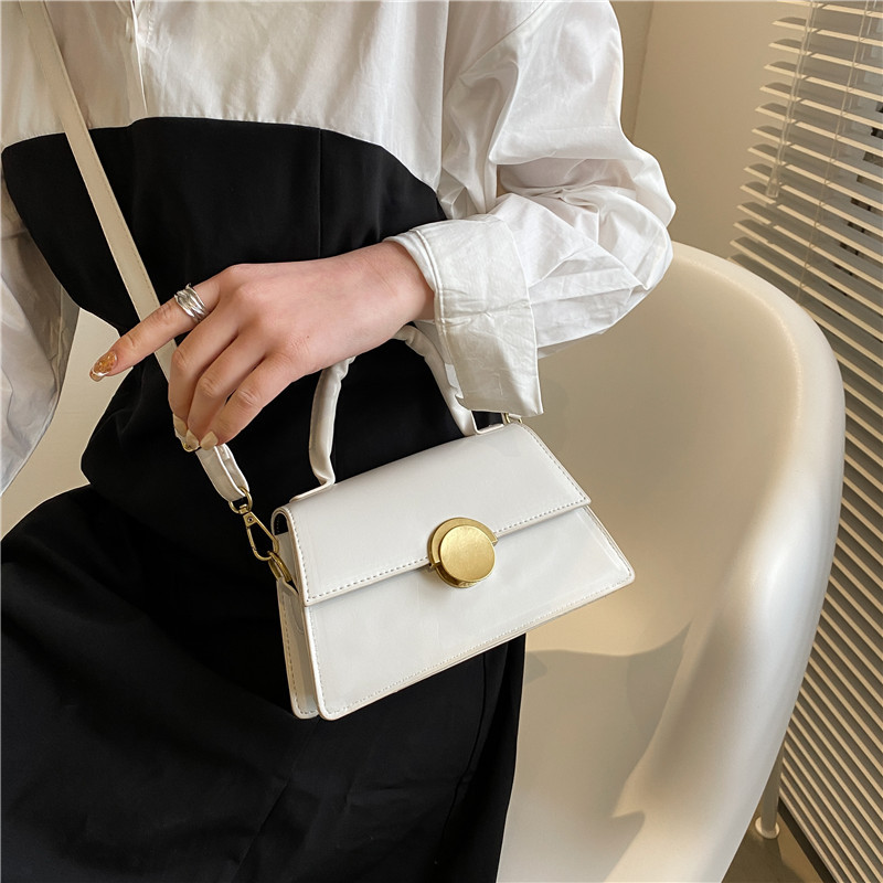 The 2021 new style of bags: Women's trendy and high-quality single-shoulder bag, retro crossbody bag, Korean-style fashionable hand-held small square bag Specification image