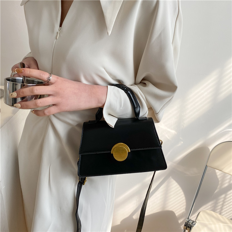 The 2021 new style of bags: Women's trendy and high-quality single-shoulder bag, retro crossbody bag, Korean-style fashionable hand-held small square bag details Picture