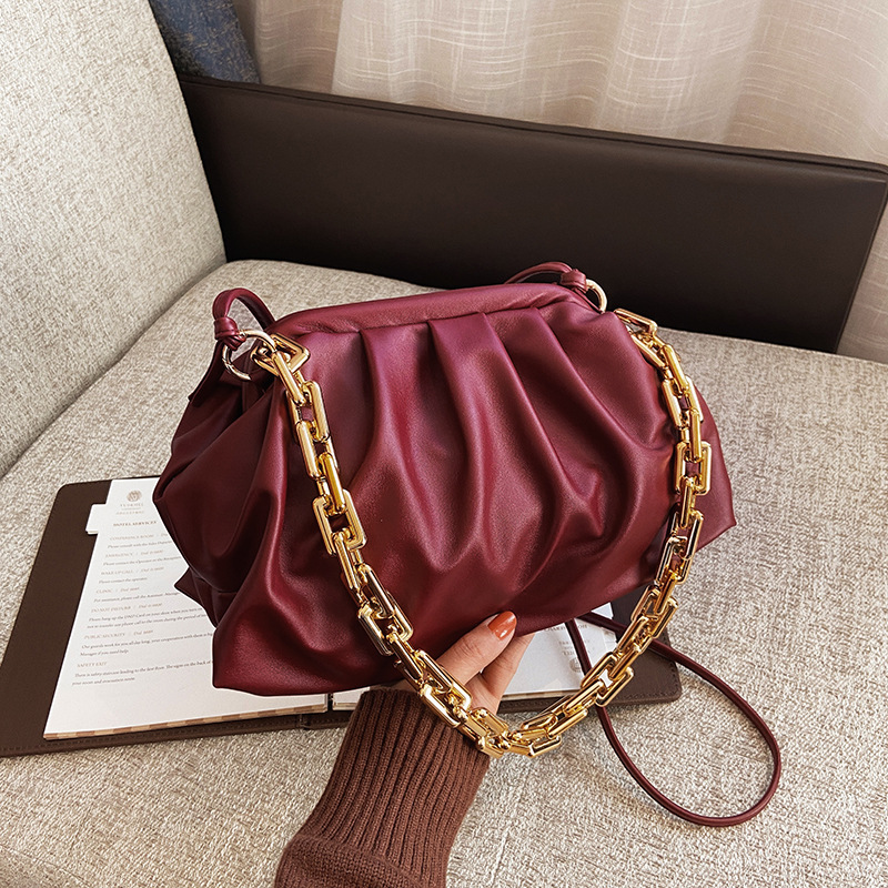 The new trendy and fashionable Instagram crossbody bag for women in the winter of 2021, the cloud bag under the armpits