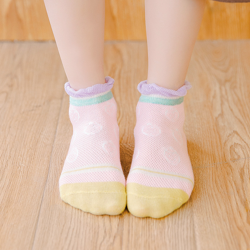 Minliu Spring/Summer New Original men's and girls' mesh socks breathable and sweat-absorbing cartoon strawberry baby socks Application Scenario