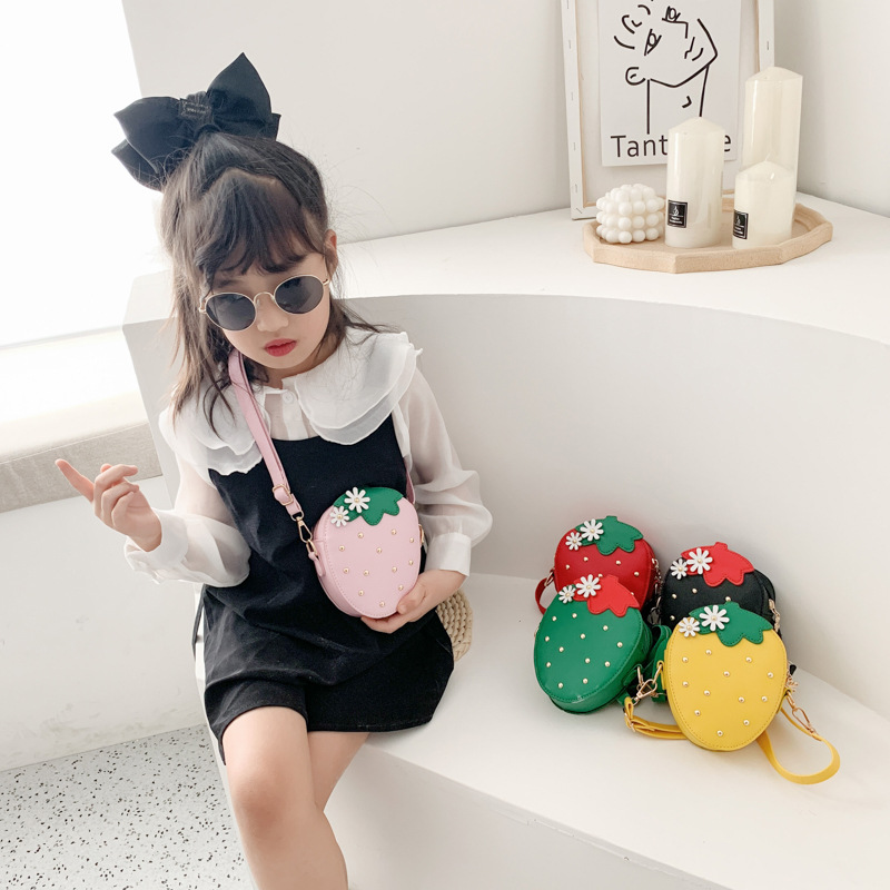 The source manufacturer of the 2021 summer new single-shoulder bag, cute strawberry mini crossbody bag, and trendy baby bags for boys and girls details Picture