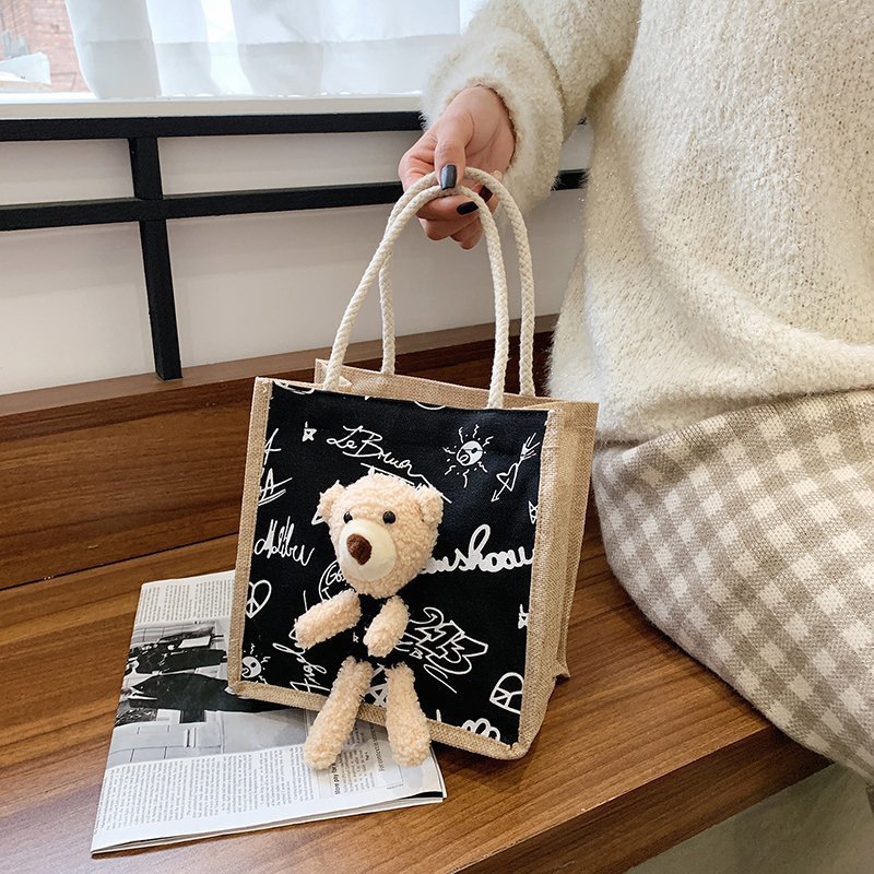2021 New trendy Korean version Instagram printed cow graffiti bear canvas bag for women, cute and adorable single-shoulder bag Application Scenario