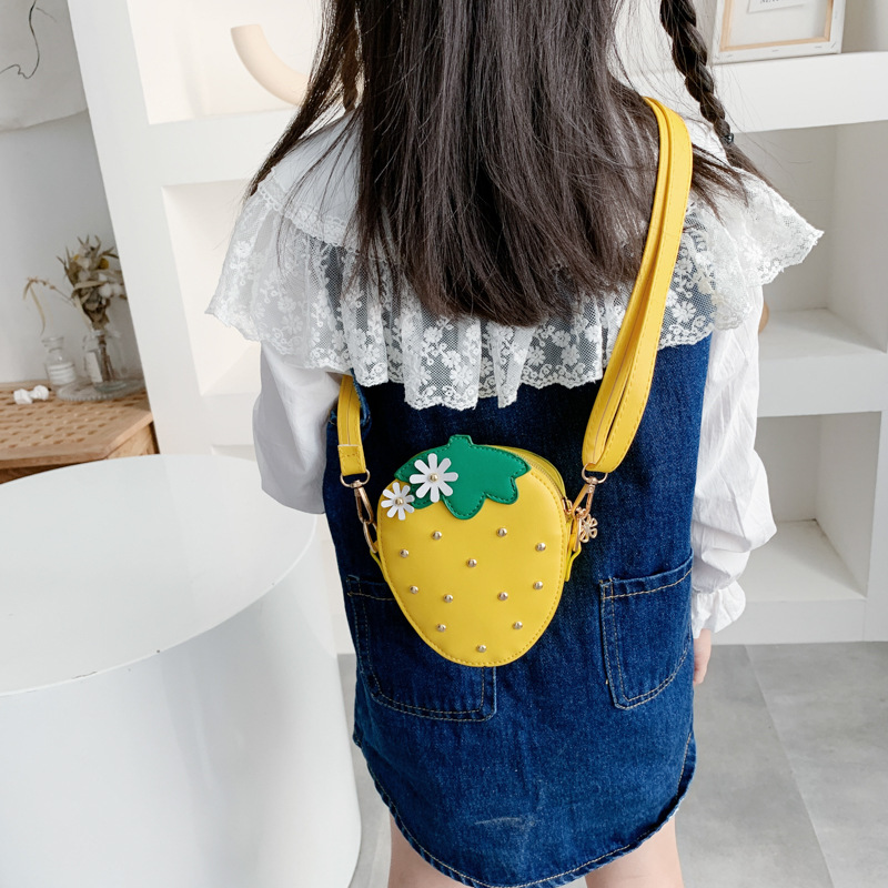 The source manufacturer of the 2021 summer new single-shoulder bag, cute strawberry mini crossbody bag, and trendy baby bags for boys and girls Specification image
