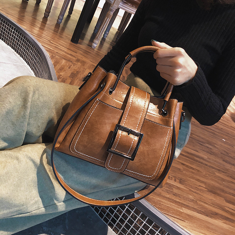 "Bag Girl 2021 New Korean retro bucket bag, wide shoulder strap, single-shoulder bag, crossbody bag, hand-held women's bag, large bag. details Picture