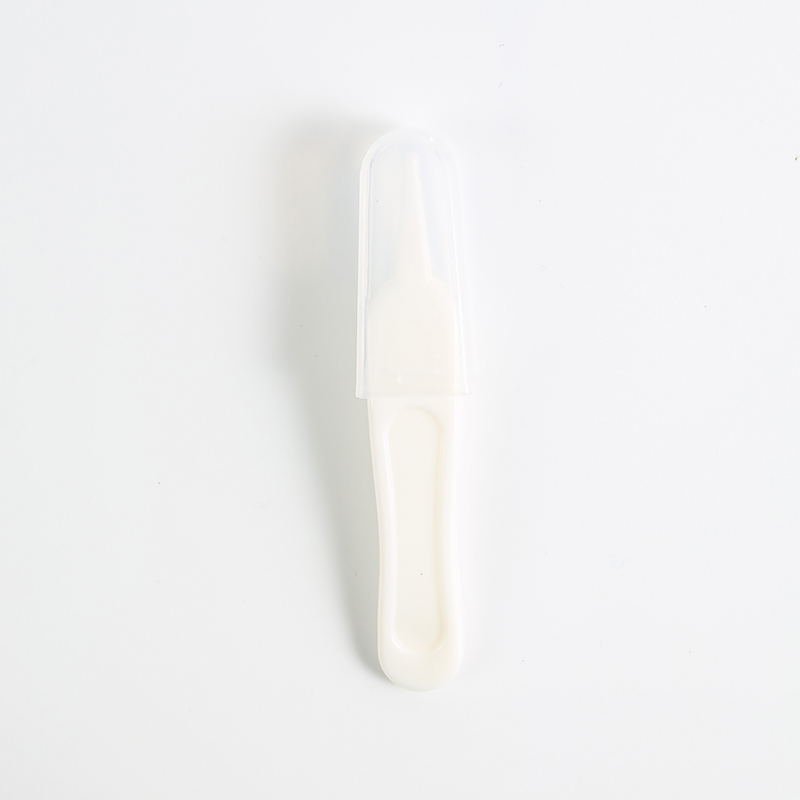 Baby nasal discharge clips, daily care and cleaning tweezers for babies, round-head clips, cleaning supplies Application Scenario