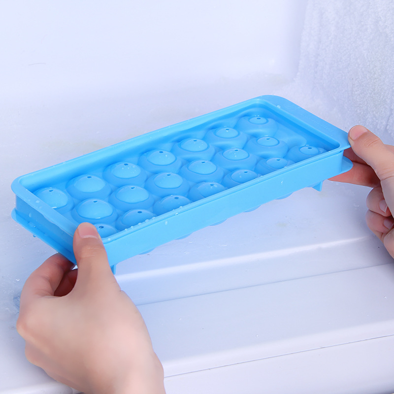 Circular ice box ice cube tray mold, household ice cube storage box, creative ice maker ice mold Application Scenario