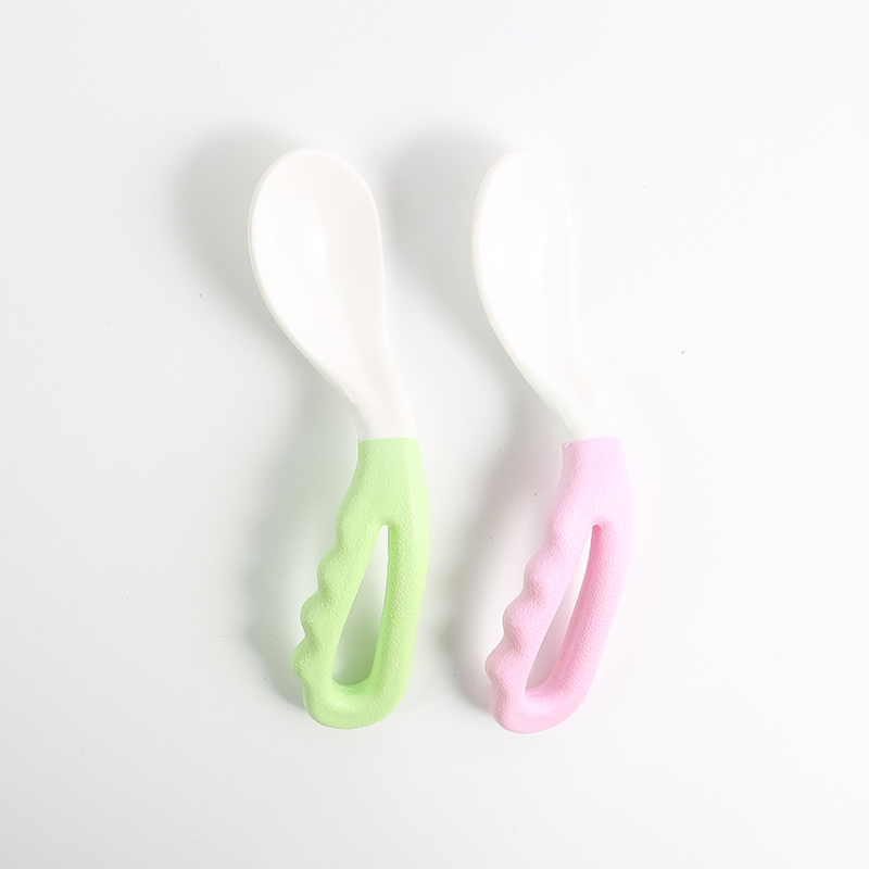 New children's curved spoon practice eating spoon, curved soup spoon, baby feeding tableware, curved spoon factory direct sales details Picture