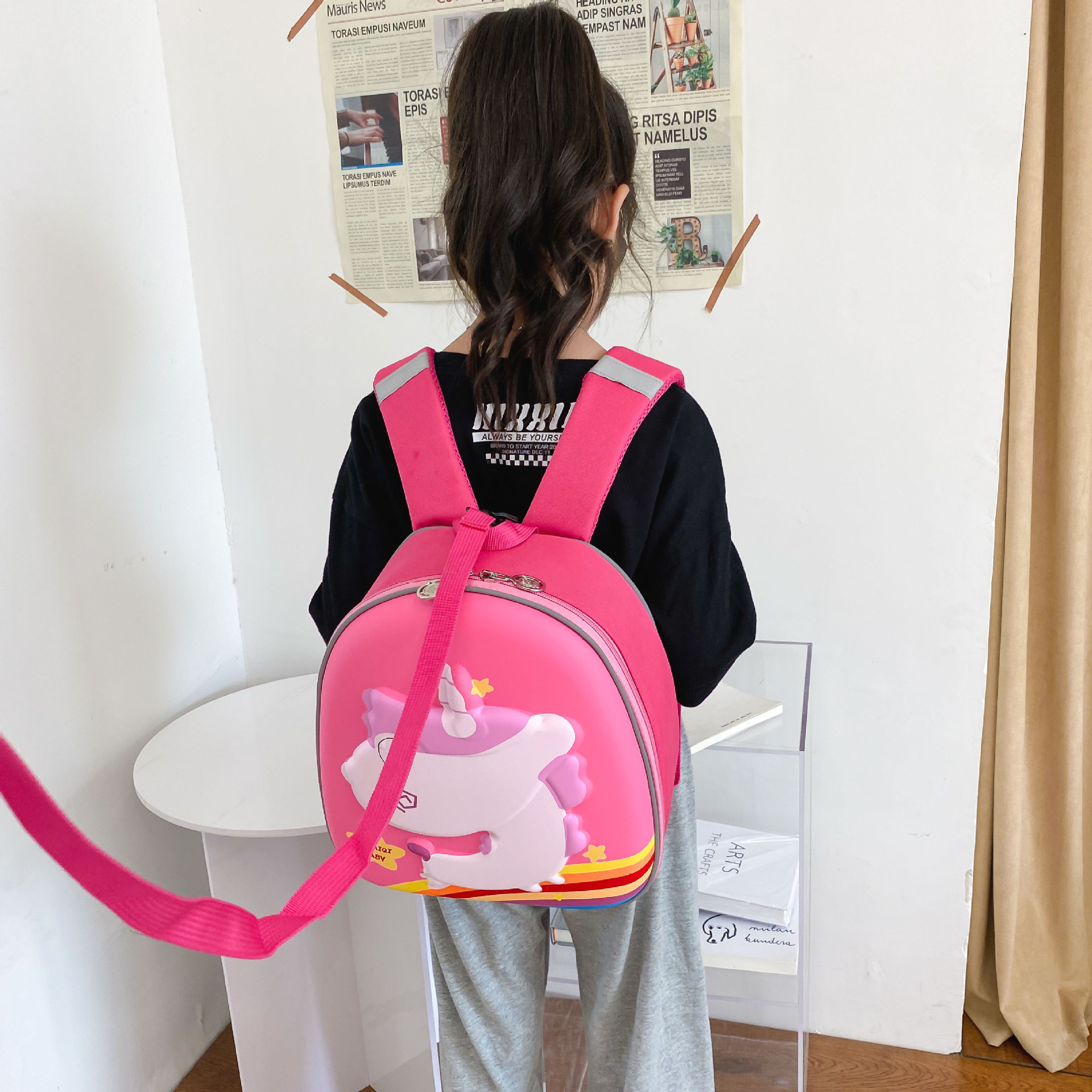 Lucky Little Pig's new eggshell bag, student bag, children's backpack, kindergarten school bag, anti-wandering and cute children's bag Specification image