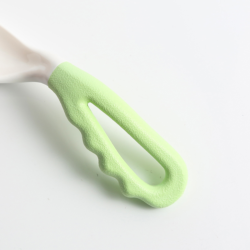 New children's curved spoon practice eating spoon, curved soup spoon, baby feeding tableware, curved spoon factory direct sales Item Picture
