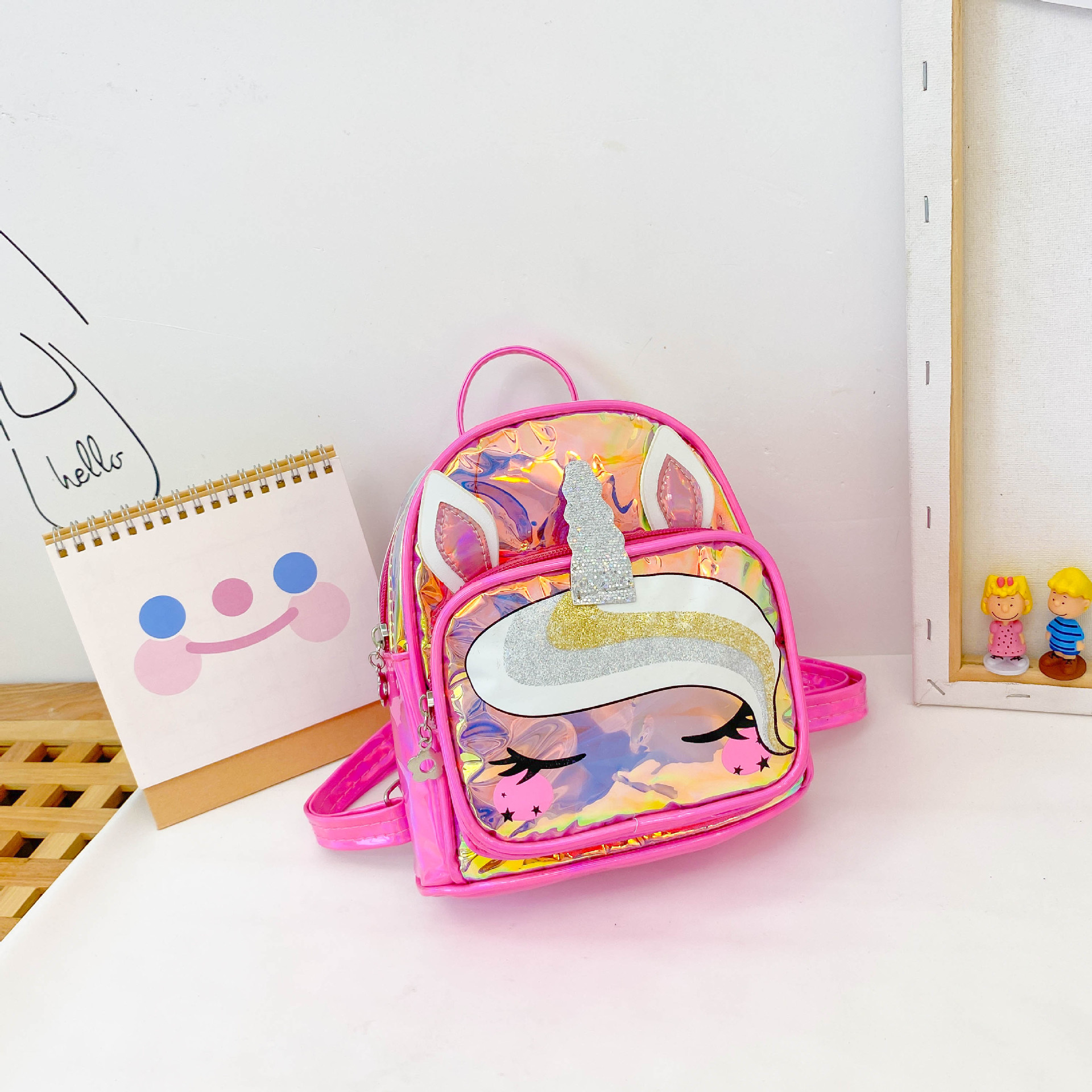 Lucky Little Pig's new kindergarten children's bag, children's laser schoolbag, 2-5 years old cute little bag, anti-wandering wholesale details Picture