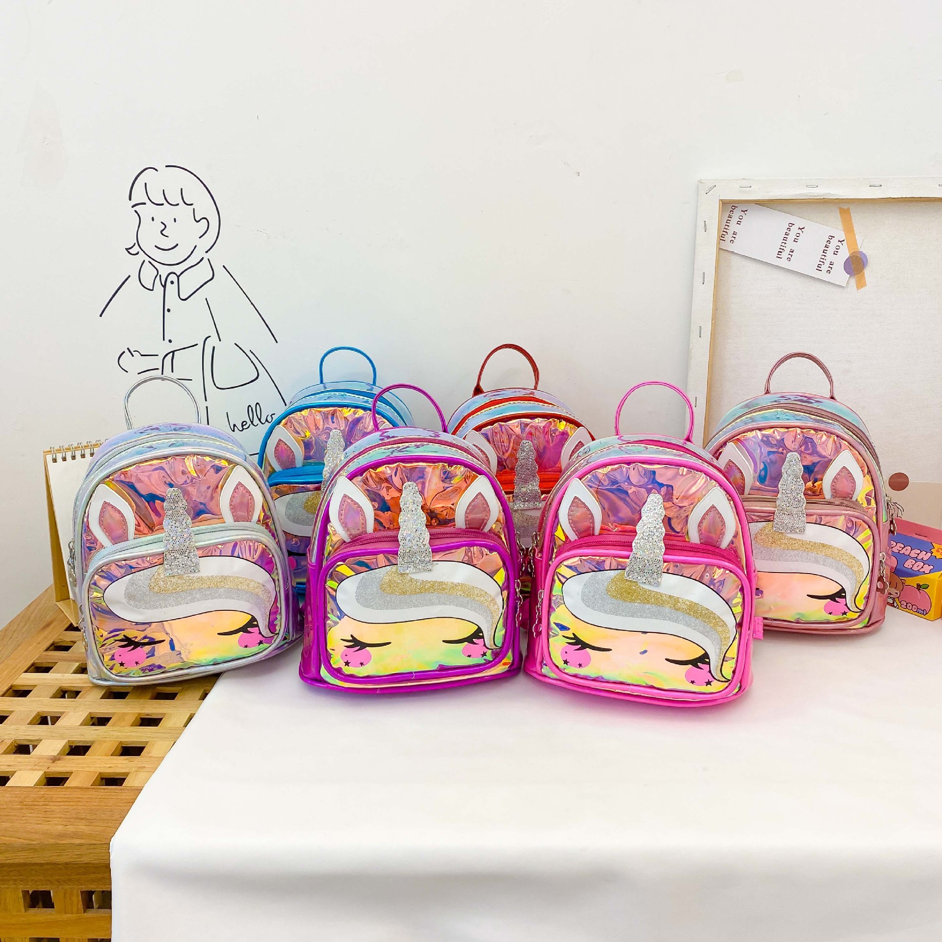 Lucky Little Pig's new kindergarten children's bag, children's laser schoolbag, 2-5 years old cute little bag, anti-wandering wholesale