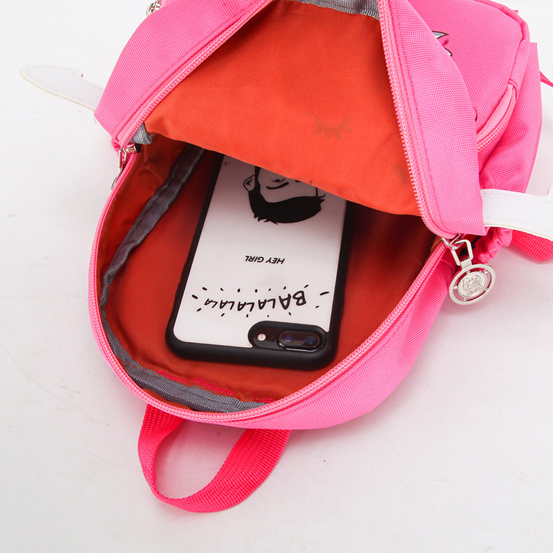 New children's cartoon backpack, kindergarten anti-wandering chest buckle little horse unicorn bag, customizable student bag Application Scenario