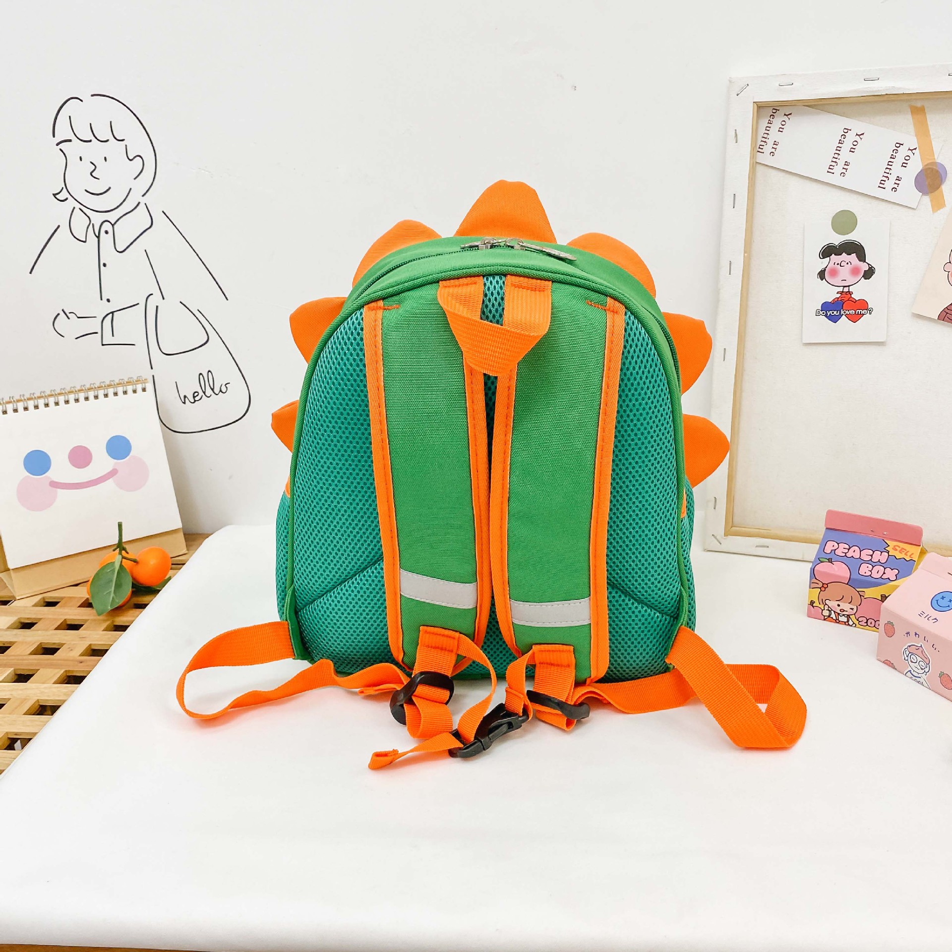 Lucky Little Pig's new student bag, children's triangular dinosaur backpack, kindergarten school bag, anti-wandering and cute children's bag Specification image