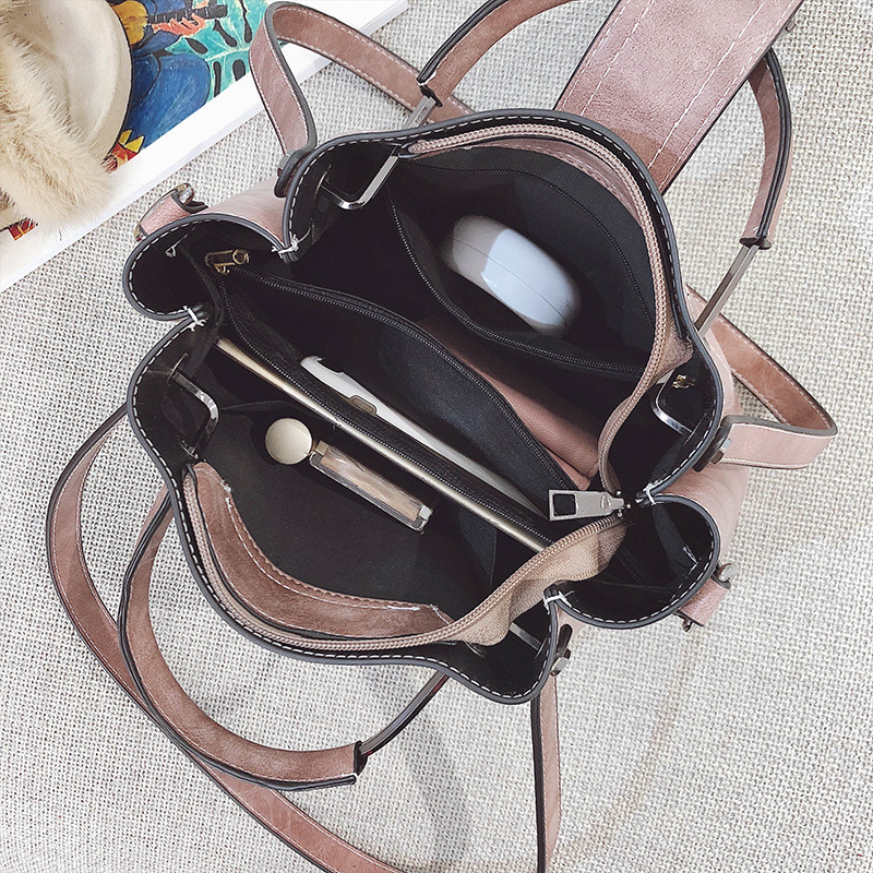 "Bag Girl 2021 New Korean retro bucket bag, wide shoulder strap, single-shoulder bag, crossbody bag, hand-held women's bag, large bag. Application Scenario