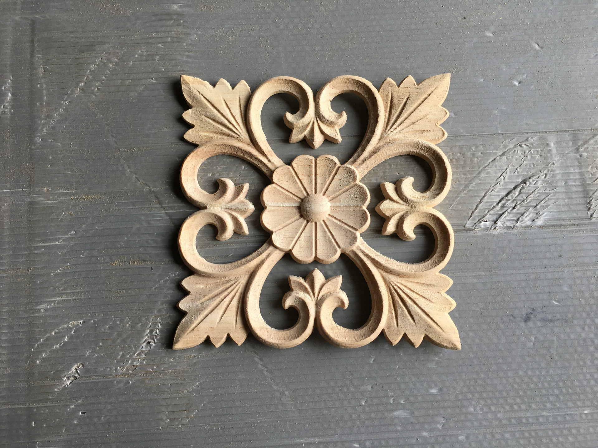 Estilo europeo muebles de madera sólida junta de puerta de gabinete apliques dintel de esquina cuadrados apliques de madera sólida escultura de madera apliques decorativos Application Scenario