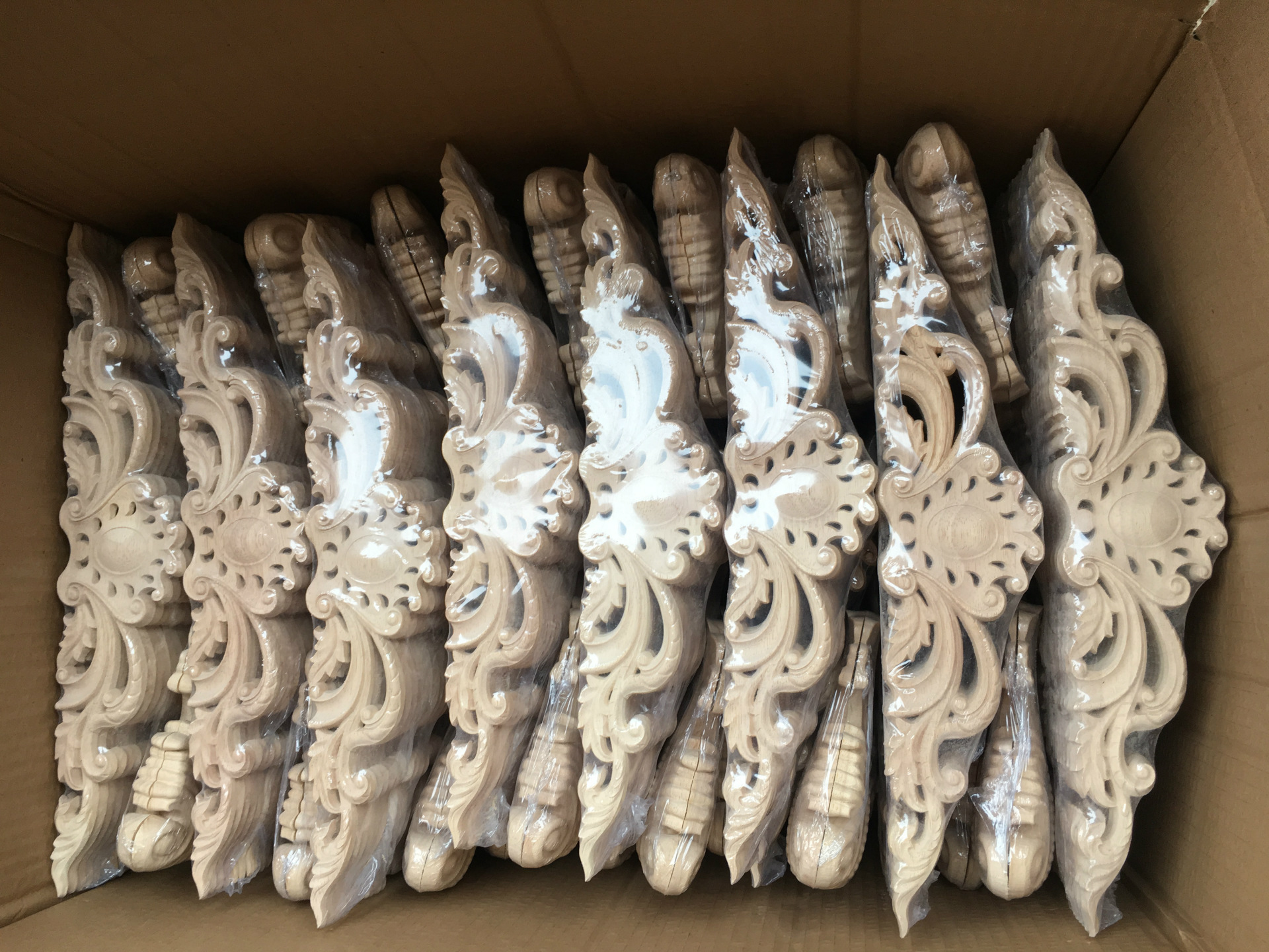 Wood carvings, oak solid wood decals, decorative pieces, European-style cabinet doors, furniture, exquisite relief long decals details Picture