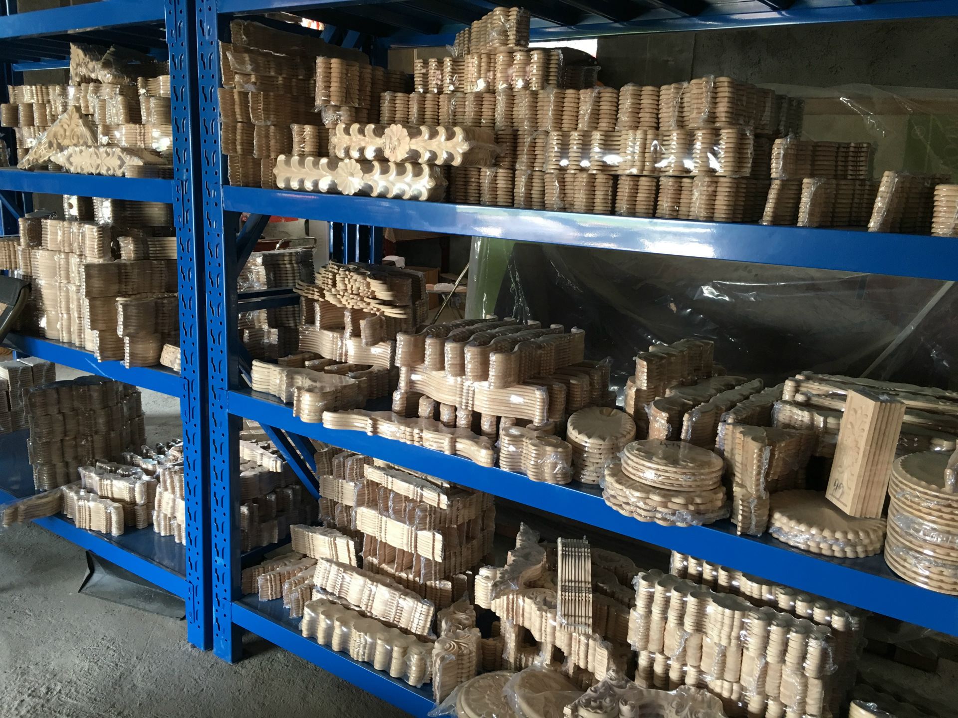 Estilo europeo muebles de madera sólida junta de puerta de gabinete apliques dintel de esquina cuadrados apliques de madera sólida escultura de madera apliques decorativos Item Picture