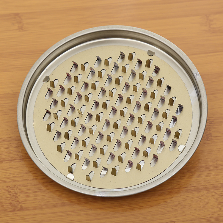 Large-nail mosquito repellent boxes and trays are selling well at street stalls in summer. Double-layer mosquito repellent trays with nails