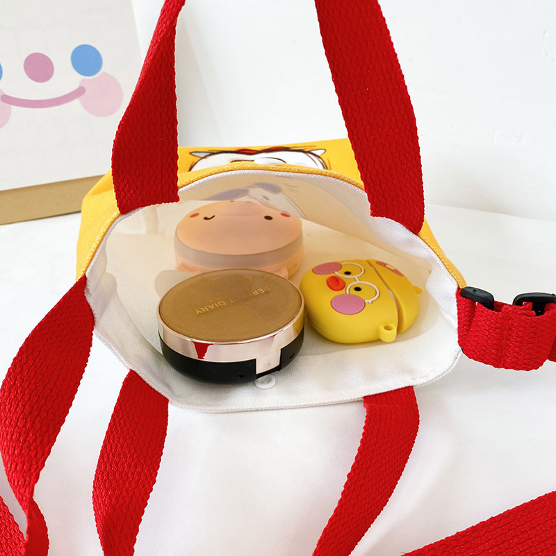 Korean children's bags 2021 New style trendy canvas hand-held shoulder bag, cute cartoon girl crossbody bag, coin purse Application Scenario