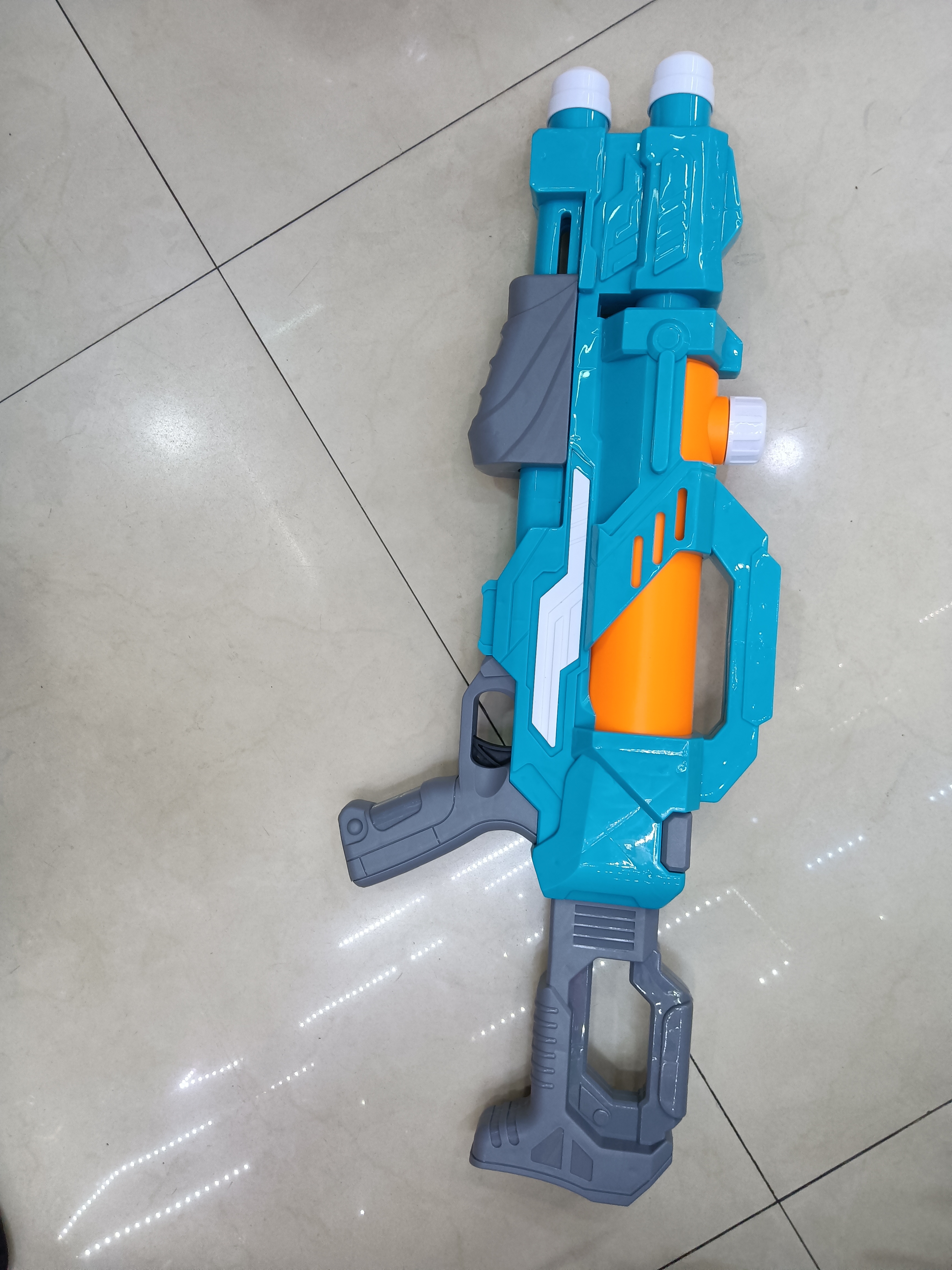 Factory direct sales of children's water play air pressure water guns full figure
