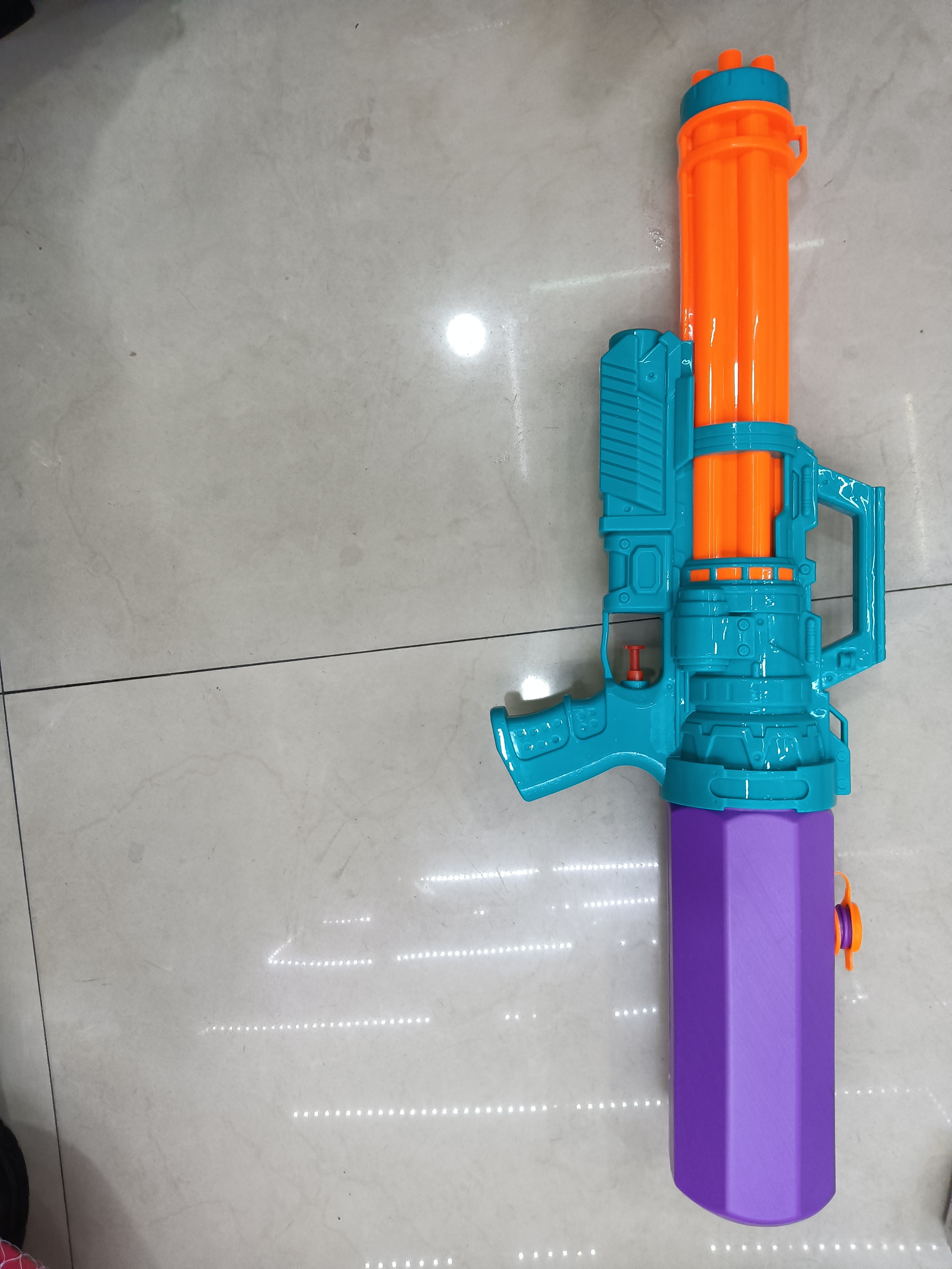 Factory direct sales of children's water play pressure water guns full figure