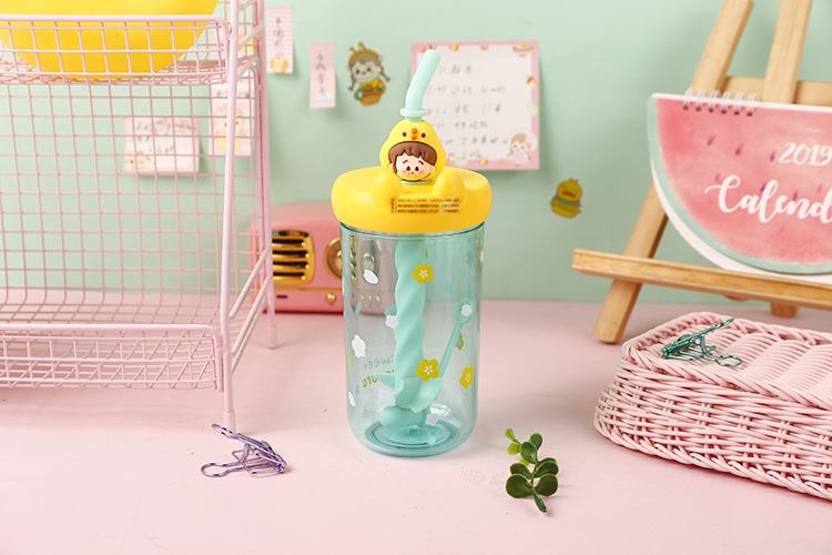 Stirring straw, shaking trend, Harajuku cartoon, ins, fashionable and cute, portable plastic girl, casual forest-style water cup Application Scenario