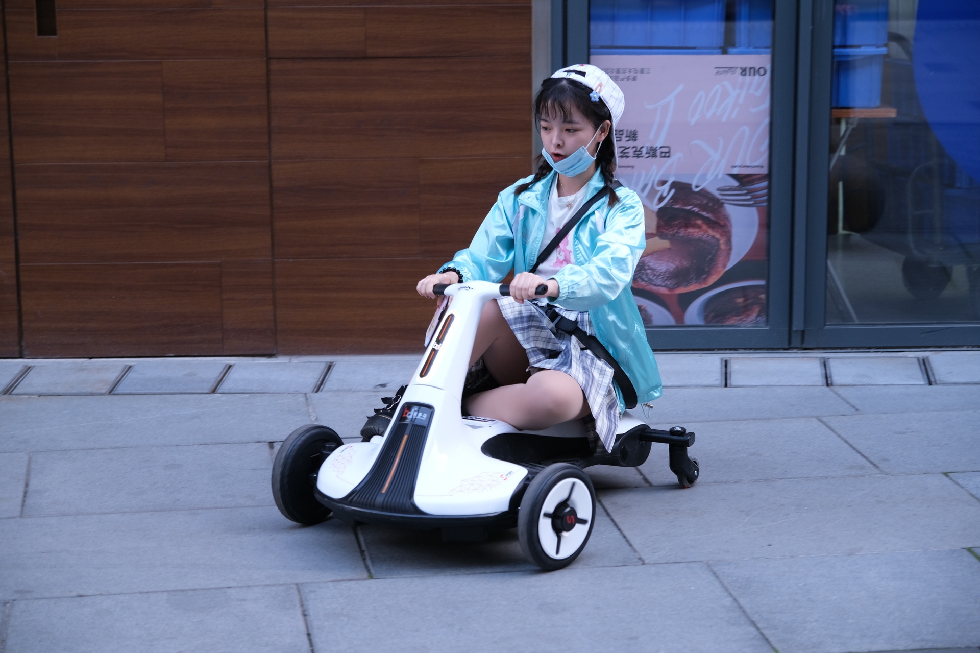 Factory direct sales of Bedoqi drift cars, children's electric toy cars, go-karts for kids and adults, and drifting cars for passengers Item Picture