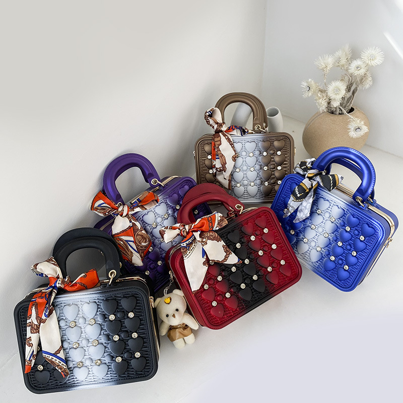 The 2021 Korean version of the trendy tote bag features a ribbon bow, an Instagram niche design with rivets and a slanted crossbody bag made of PU Application Scenario