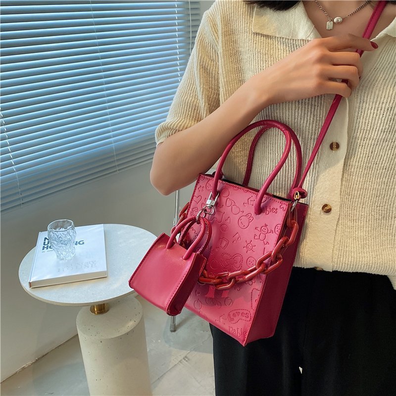 The 2021 new Korean-style trendy, versatile and fashionable niche design single-shoulder crossbody mother-and-child tote bag made of PU details Picture