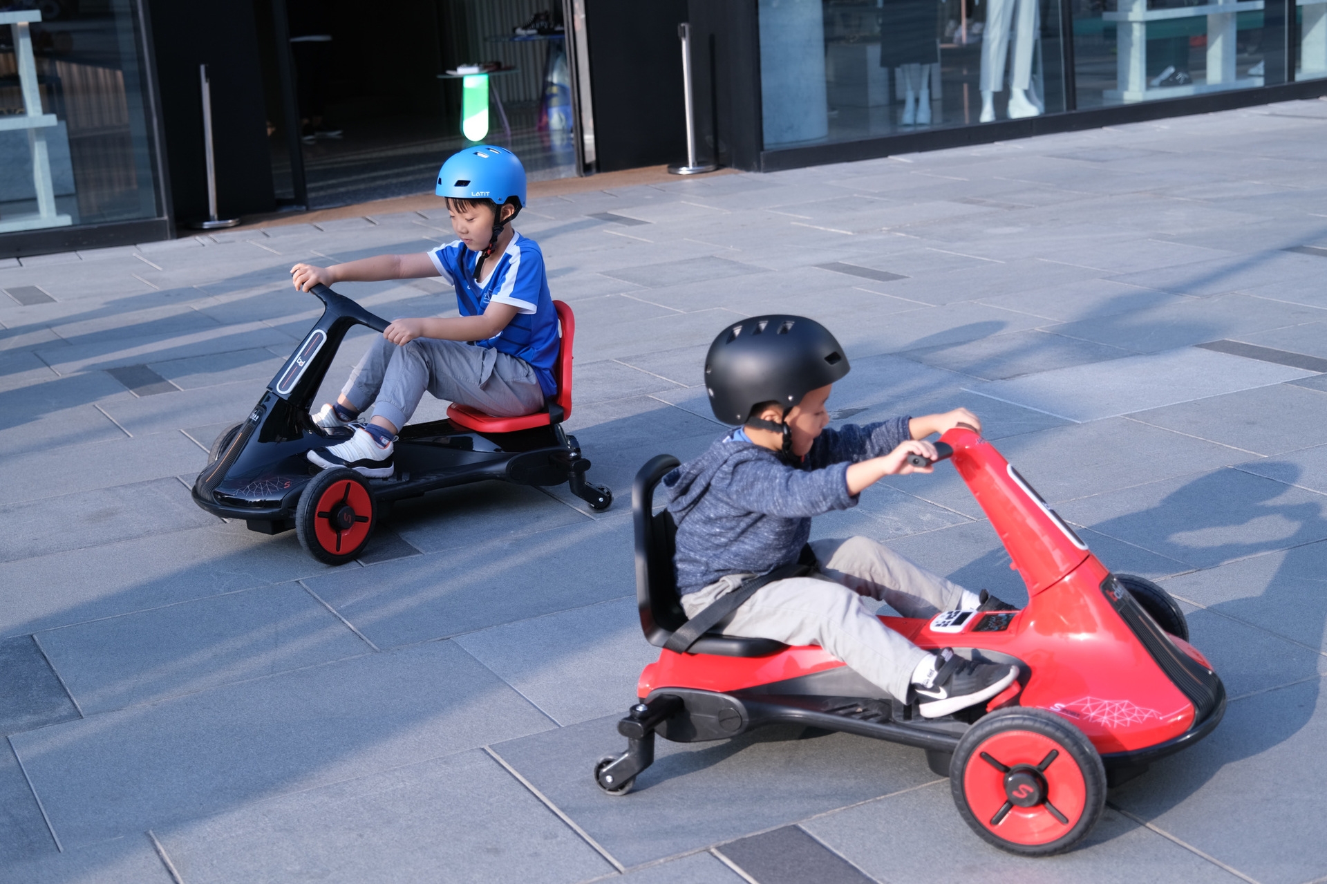 Factory direct sales of Bedoqi drift cars, children's electric toy cars, go-karts for kids and adults, and drifting cars for passengers Application Scenario