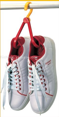 ربط علبتين من البلاستيك بخطافات أحذية العذراء Item Picture