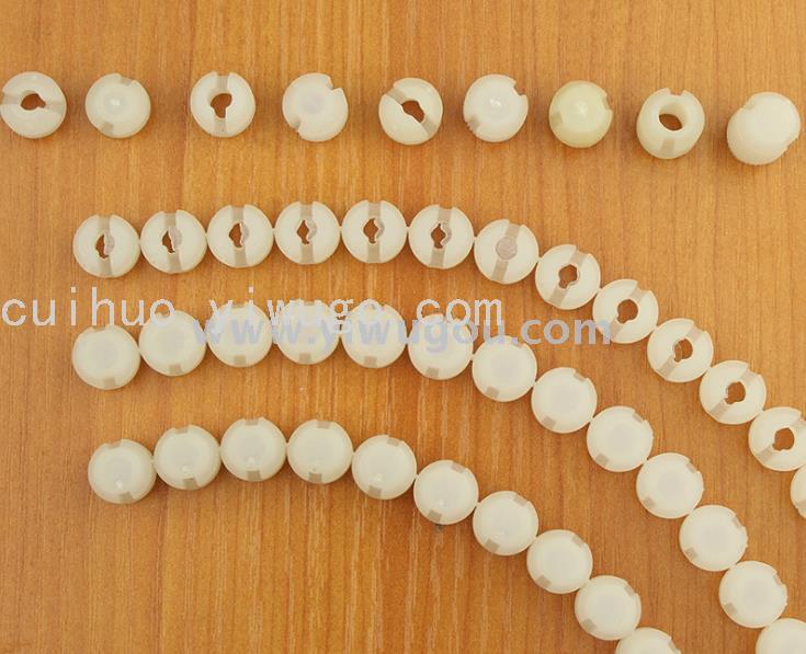 Nylon expansion embedded parts, three-in-one connecting parts, nuts, open embedded parts, plastic nuts, rubber particles Item Picture
