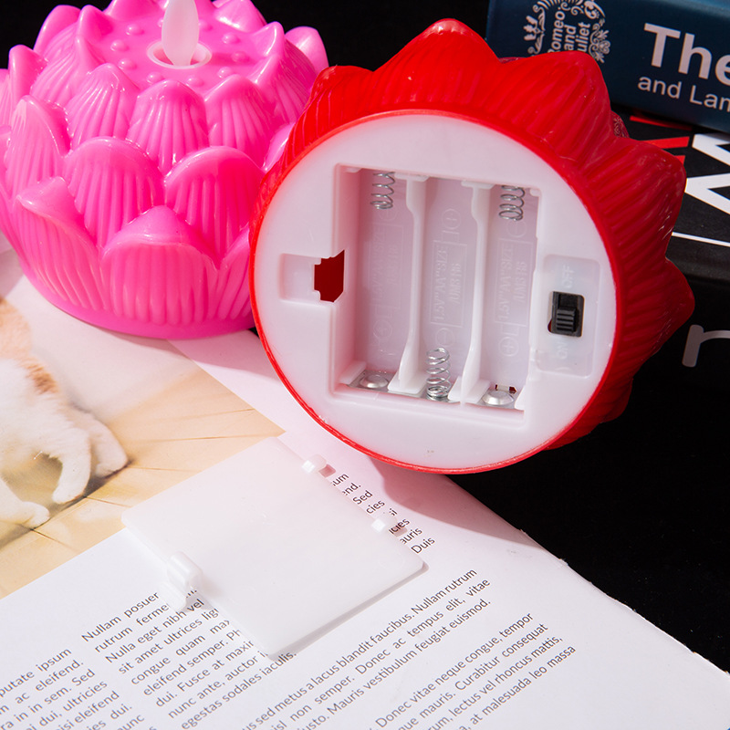 Self-produced and self-sold simulated plastic lotus electronic swinging candles are offerings for temple worship and blessing during the Qingming Festival and the Ghost Festival details Picture