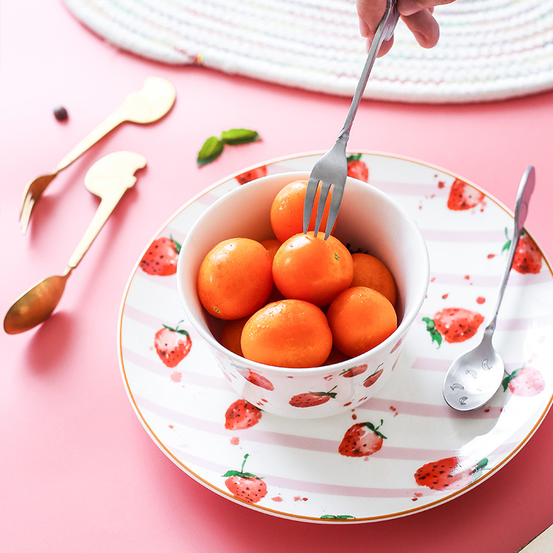 Stainless steel cartoon fruit spoon and fork, afternoon tea dessert cake spoon, animal-shaped tableware fork and spoon, creative tableware, decorative spoon, stainless steel dessert spoon, ice cream spoon, Popsicle spoon, spoon, dinner spoon Application Scenario