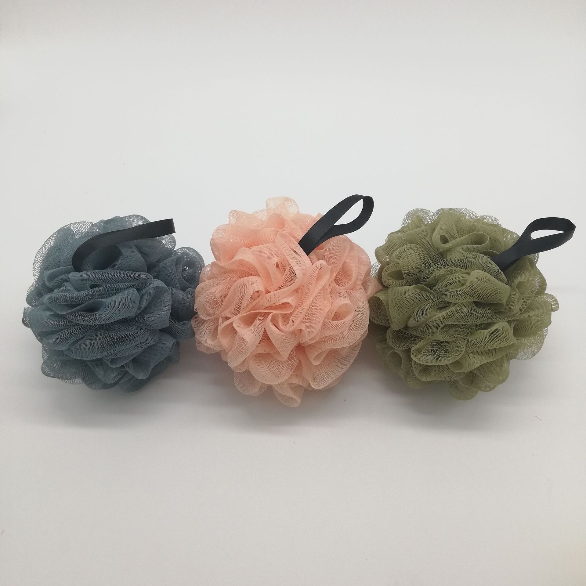Factory direct sales of plain bath flowers, back scrubbing bath balls, bath scrubs, bath sponges, soft foam, bath flowers Application Scenario